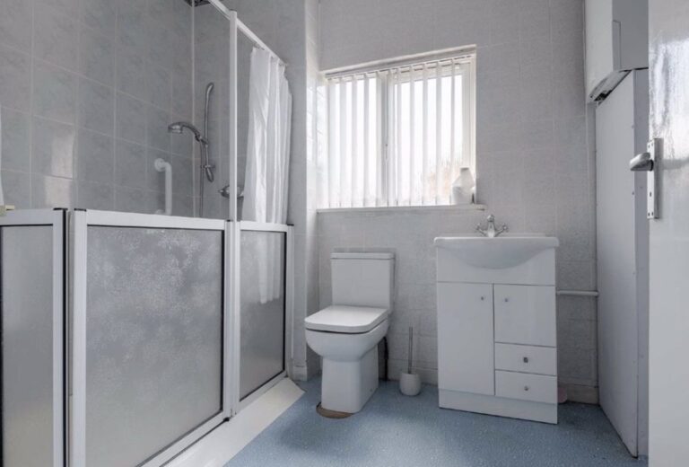 Home renovation before: The bathroom needed updated. Image: Emilie Gray